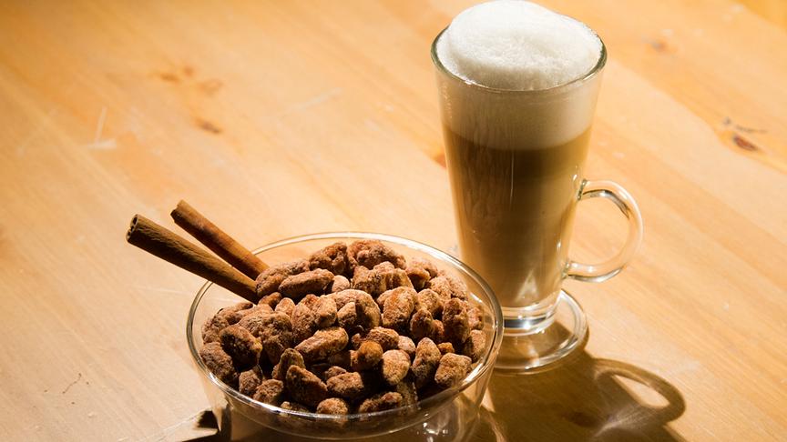 Gebrannte Mandeln mit Zimt-Karamellkaffee