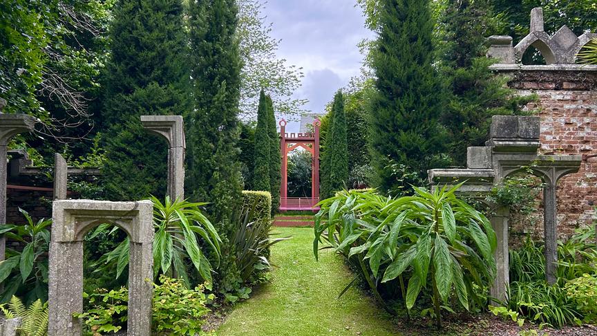 © Foto: ORF/Ralph Huber-Blechinger Der Garten Corke Lodge des Architekten Alfred Cochrane ist wie ein Stück Italien in Irland.