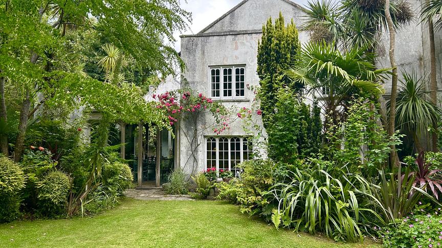 © Foto: ORF/Ralph Huber-Blechinger Der Garten Corke Lodge des Architekten Alfred Cochrane ist wie ein Stück Italien in Irland.