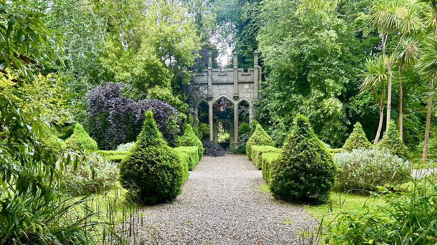 © Foto: ORF/Ralph Huber-Blechinger Der Garten Corke Lodge des Architekten Alfred Cochrane ist wie ein Stück Italien in Irland.