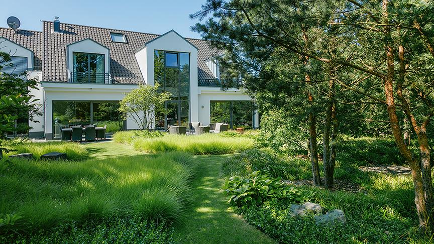 Projekt "Stiller Garten mit Waldcharakter" (WKM Landschaftsarchitekten GmbH)