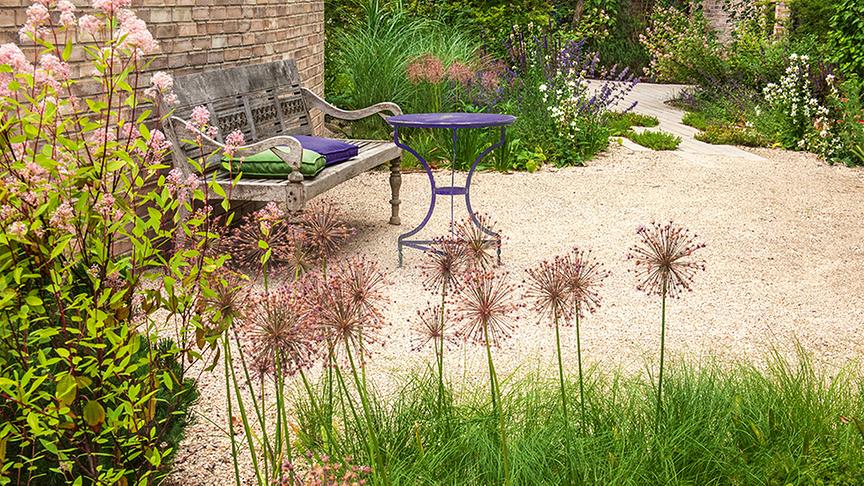 Ökologischer Landschaftspark verbunden mit moderner Stadtvilla. (Strauchpoeten)