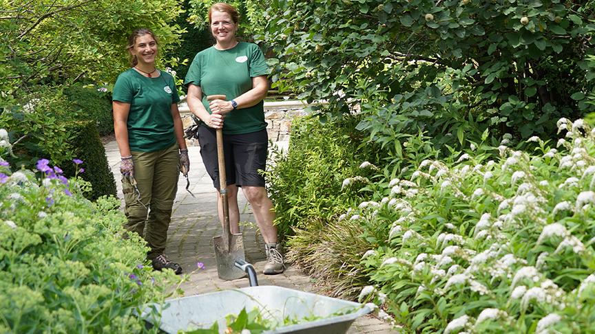 Die Gärtnerinnen der Garten arbeiten an Mottogärten