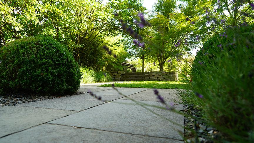 Die Gärtnerinnen auf der Garten Tulln präsentieren den Chillout-Garten.