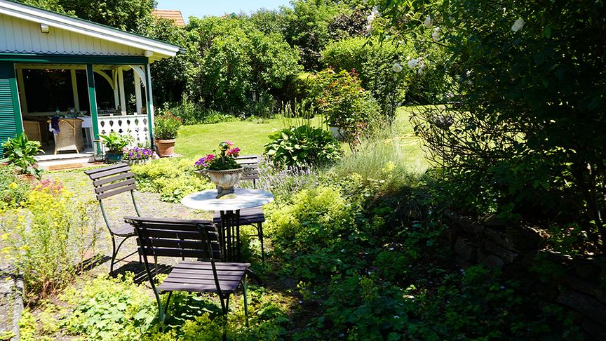 Karl Ploberger besucht den Garten von Barbara Schmidt
