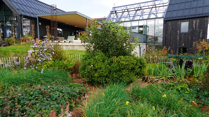 © Foto: Natur im Garten/ Leopold Mayrhofer Im asiatischen Gartenparadies von Bernd Hochwarter