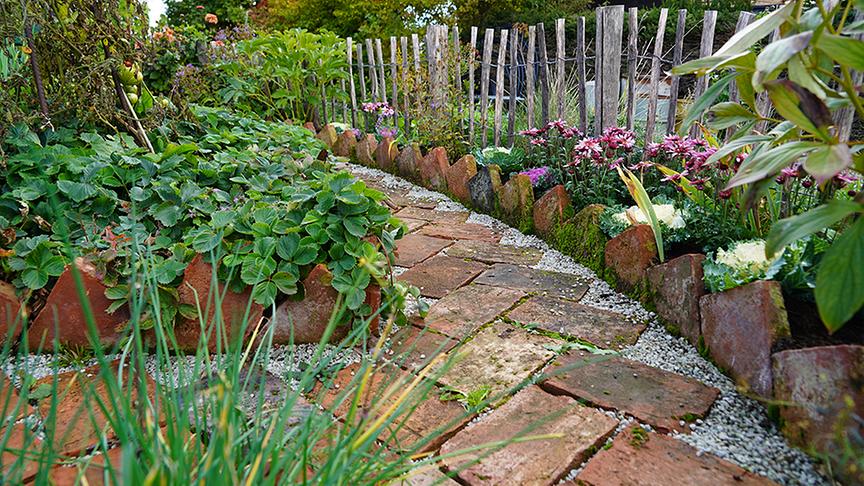 © Foto: Natur im Garten/ Leopold Mayrhofer Im asiatischen Gartenparadies von Bernd Hochwarter
