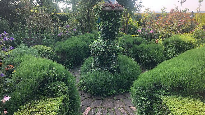 © Lena Weithofer/Talk TV Zu Besuch im Garten von Irmgard Hackl