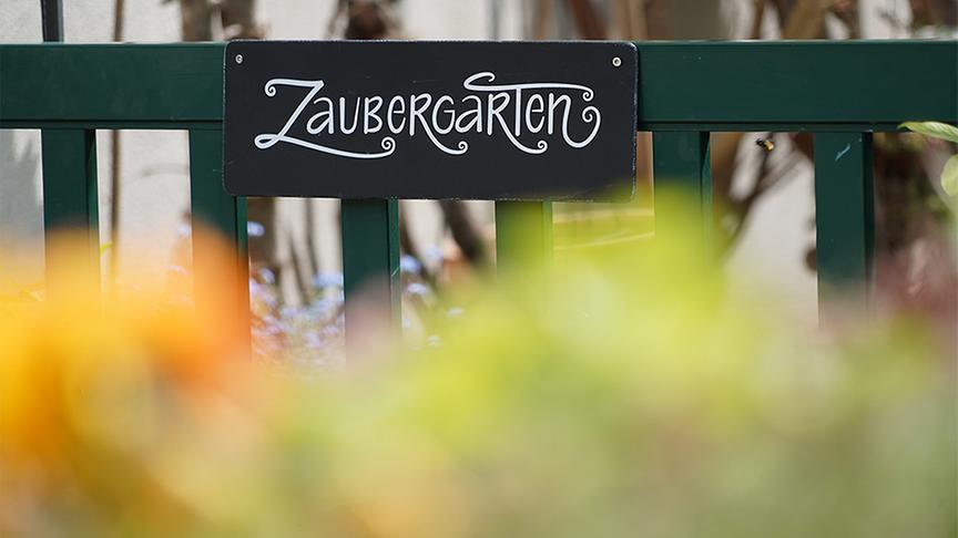 Südlich von Wien, am Rande des Wienerwaldes, liegt der Naturgarten von Elke Tonner-Kempter und Rudolf Kempter.