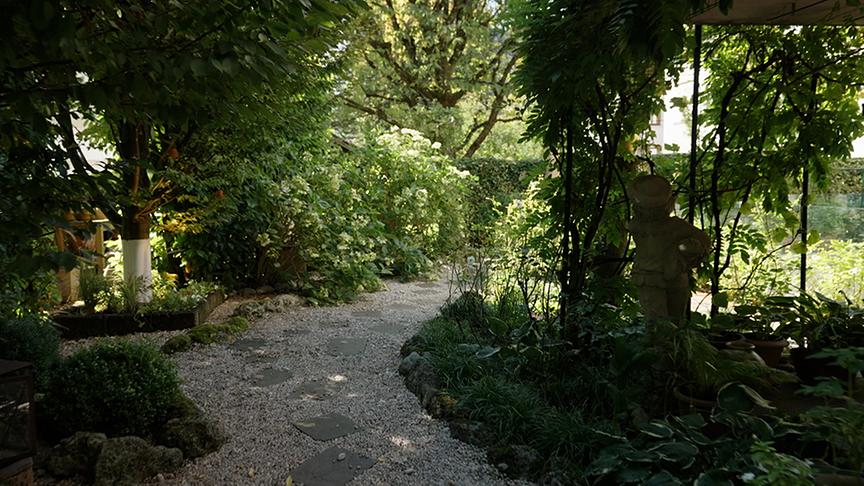 Im Garten von Franz Niedermair-Altenburg in Salzburg