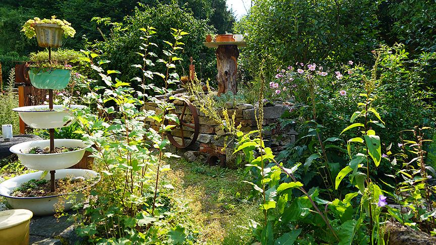 © Leopold Mayrhofer/Natur im Garten Zu Besuch im Upcycling-Garten von Tina und Martin Perina