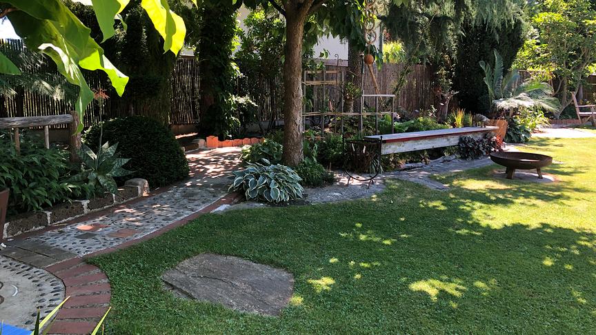 Einblick in den Gastgarten in Graz.