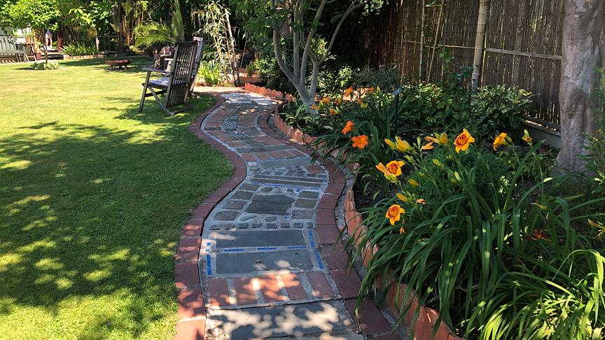 Einblick in den Gastgarten in Graz.