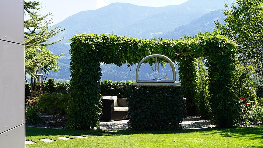 Zu Besuch im Garten von Familie Erharter.