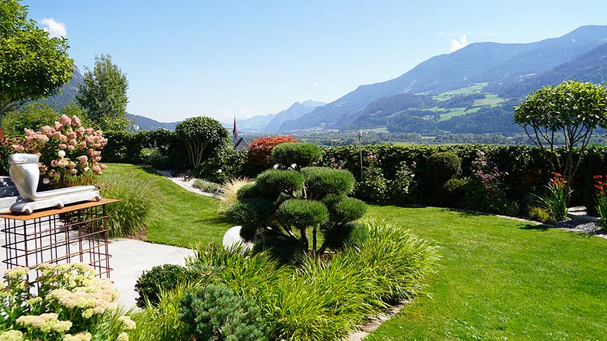 Zu Besuch im Garten von Familie Erharter.