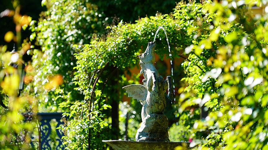 Verspielte Details machen den Garten einzigartig.