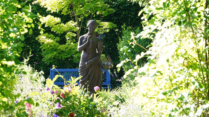 Und auch Statuen zeugen von der dekorativen Hingabe der Sicharts.