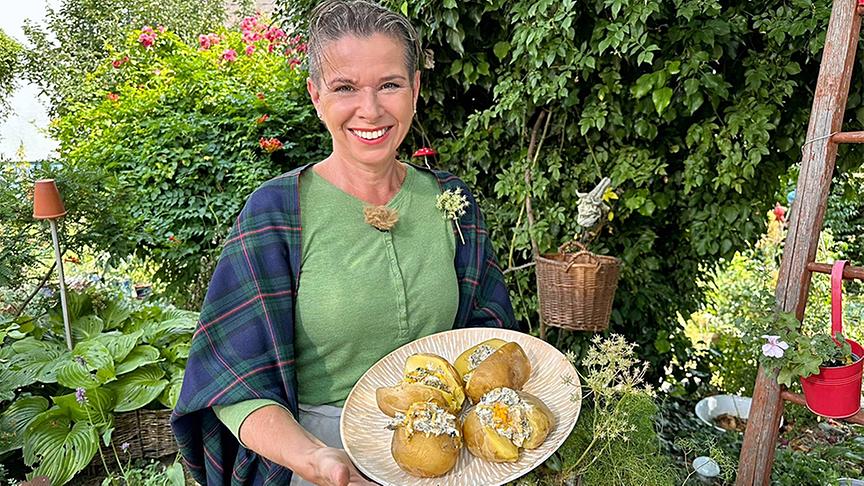 Uschi mit einem Gewürz aus Bärwurz