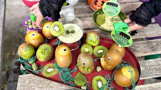 © Foto: Uschi Zezeltisch Uschi präsentiert Kiwi-Rezepte passend zu Halloween