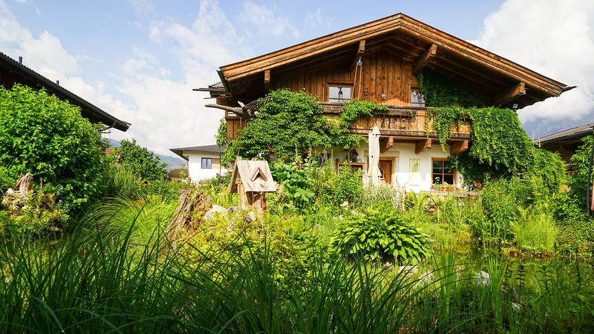 Im Bild: Salzburg: Gastgarten von Elke Riedlsperger in Leogang.