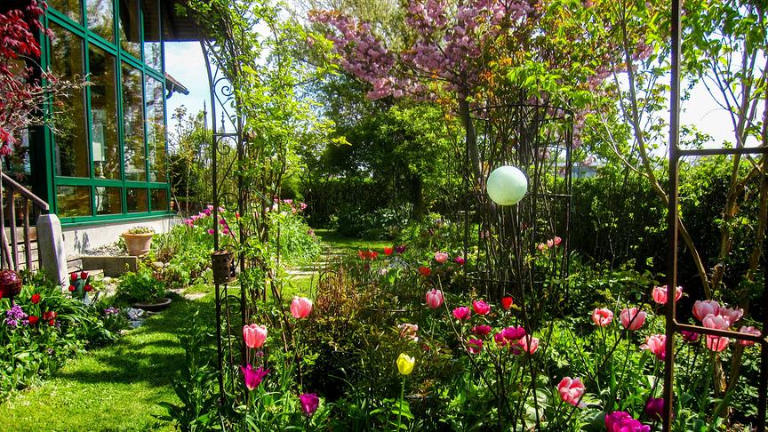 Im Bild: Oberösterreich: Gastgarten von Magdalena Brückl in Sattledt in Oberösterreich.