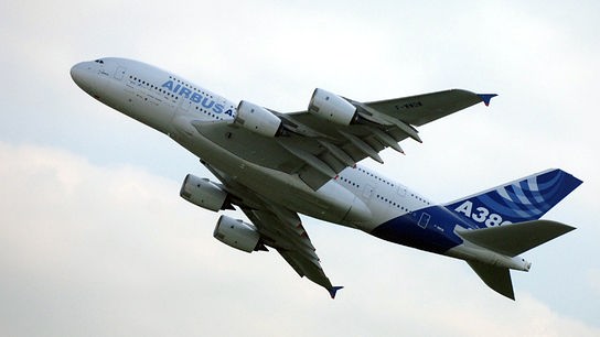 Der vierstrahlige Jet ist zu seinem Deutschland-Debüt von Toulouse nach Hamburg geflogen.