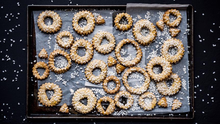 © Foto: Kathrin Gollackner, Pichler Verlag Butterkranzerl aus dem Buch "Kekse, die wir wirklich backen"