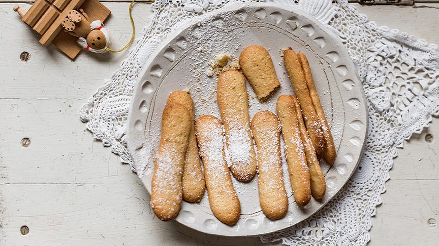 © Foto: Kathrin Gollackner, Pichler Verlag Katzenzungen aus dem Buch "Kekse, die wir wirklich backen"