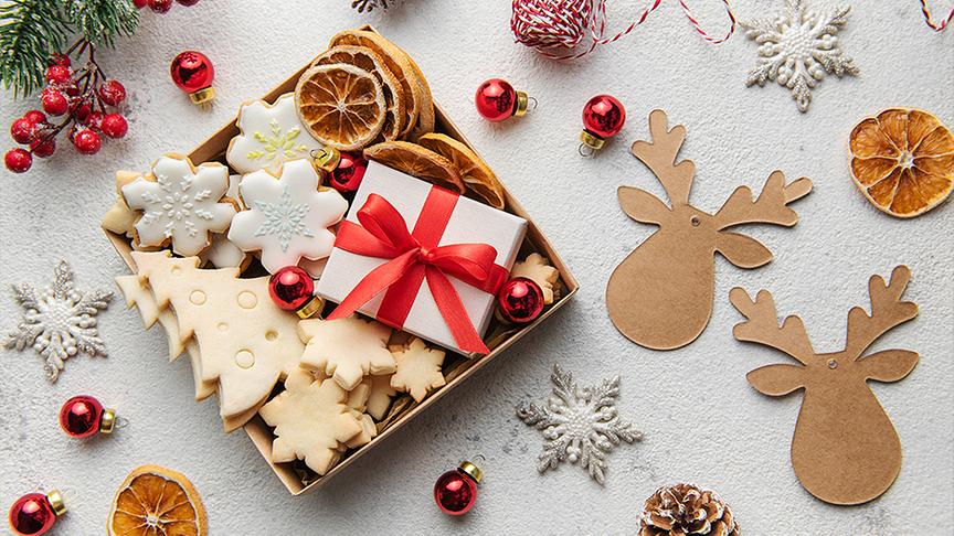 © Foto: Colourbox Weihnachtskekse in einer Schachtel sortiert