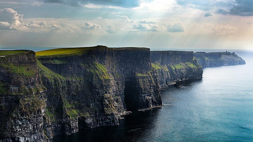 Cliffs of Moher - steil abfallende Klippen