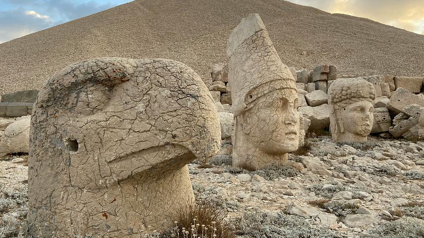 Nemrut Dağı - Sonnenaufgang zwischen steinernen Königen
