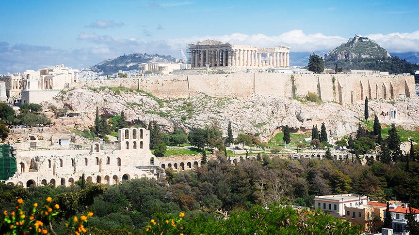 Die Akropolis von Athen ist der große, der Stadtgöttin Athene geweihte Burgberg im Herzen von Athen. Siedlungsspuren weisen bis in die Jungsteinzeit zurück. Seit 1987 ist es auch Teil des UNESCO-Welterbes.
