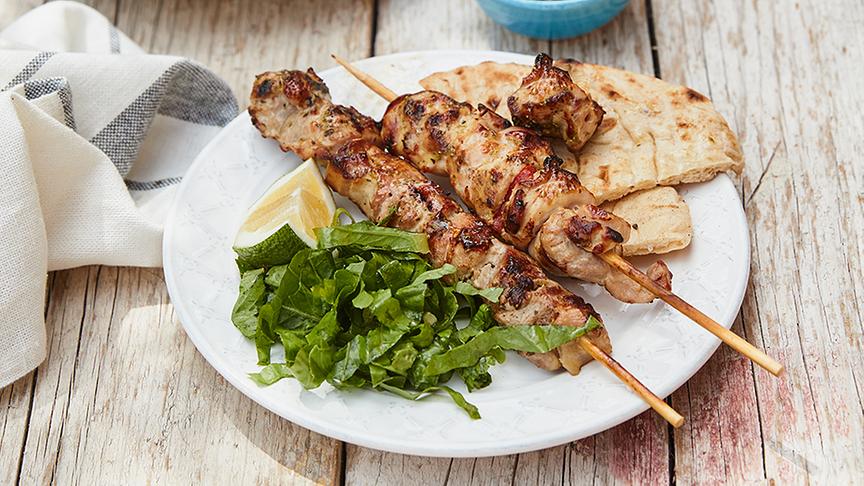 © (c) DK Verlag / Brigitte Sporrer, Rezepte: Katerina Dimitriadis Souvlaki