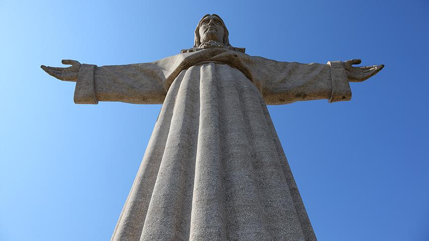 Cristo Rei - eine monumentale Christusstatue mit eindrucksvoller Aussichtsplattform.