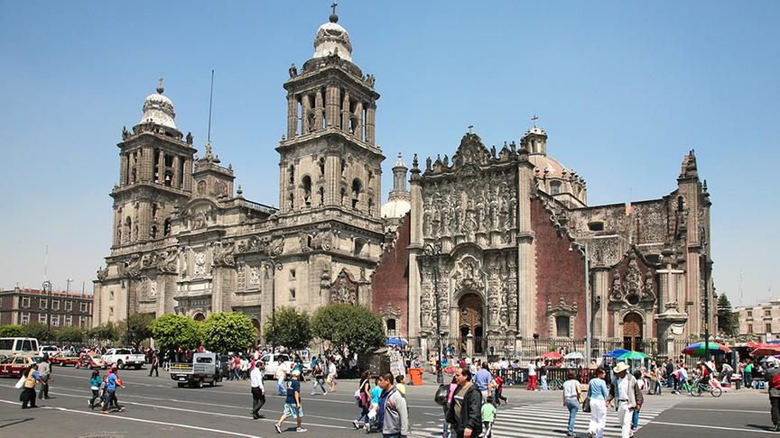 Cathedral Metropolitana und Metropolitan Tabernacle am Plaza de la Constitución or Zocalo in Mexico City.