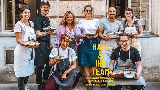 © Nuriel Molcho / Brandstätter Verlag Haya Molcho und ihr Team verwöhnen ihre Gäste kulinarisch.