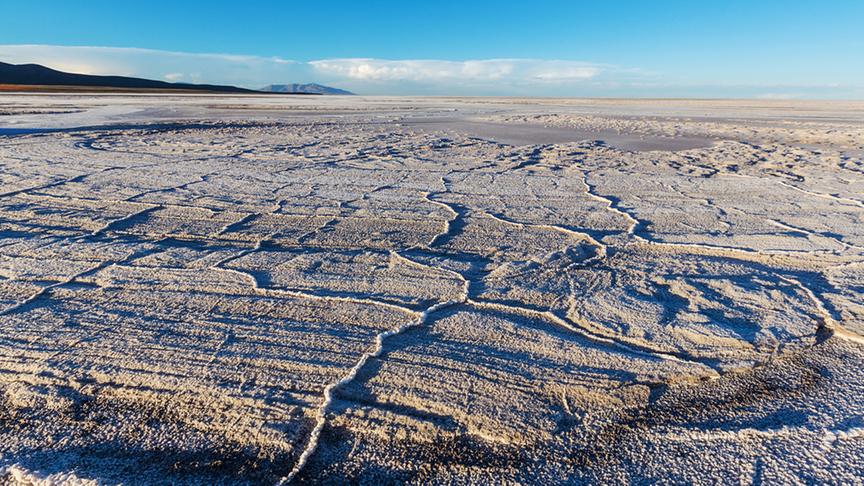 Die Salinas Grandes del Noroeste auf dem Gebiet der Provinzen Jujuy und Salta sind der bekannteste Salzsee Argentiniens. Dieser hat eine Fläche von 212 km2 auf einer Höhe von 3.450 Metern über dem Meeresspiegel, auf dem es noch heute traditionelle Salzgewinnung gibt.