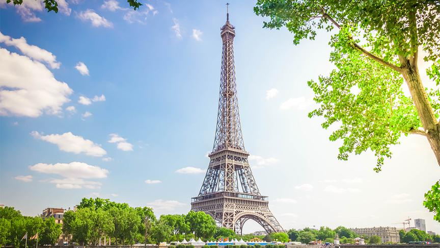 Der Eiffelturm ist das meistbesuchte kostenpflichtige Wahrzeichen der Welt und eines der ikonischsten und am leichtesten zu erkennenden Gebäude der Welt. Der schmiedeeiserne Gitterturm ist 324 Meter hoch und damit das höchste Bauwerk in ganz Paris. Der zwischen 1887 und 1889 für die Weltausstellung errichtete Eiffelturm ist zum Symbol der Stadt Paris geworden und sollte bei einer Reise in die Stadt der Liebe auf keinen Fall fehlen.