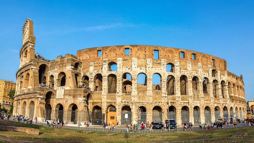 Das Kolosseum in Rom wurde in den Jahren 72 - 80 n. Chr. unter Kaiser Vespasian erbaut. Besonders beliebt waren auf der 86 x 54 m großen Arena Gladiatorenkämpfe, Seeschlachten und Tierkämpfe.