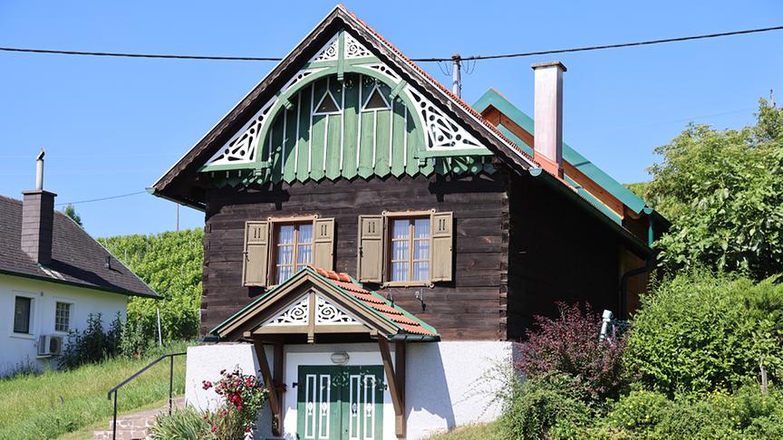 Das Gebiet Eisenberg erstreckt sich von Rechnitz im Norden bis nahe Güssing in den Süden und ist eines der sechs spezifischen Weinbaugebiete im generischen Weinbaugebiet Burgenland.