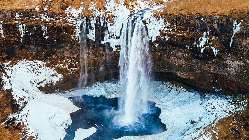 Ein Wasserfall in der Nähe von Bergen.