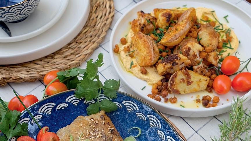 Sonntagsgemüse auf Hummus