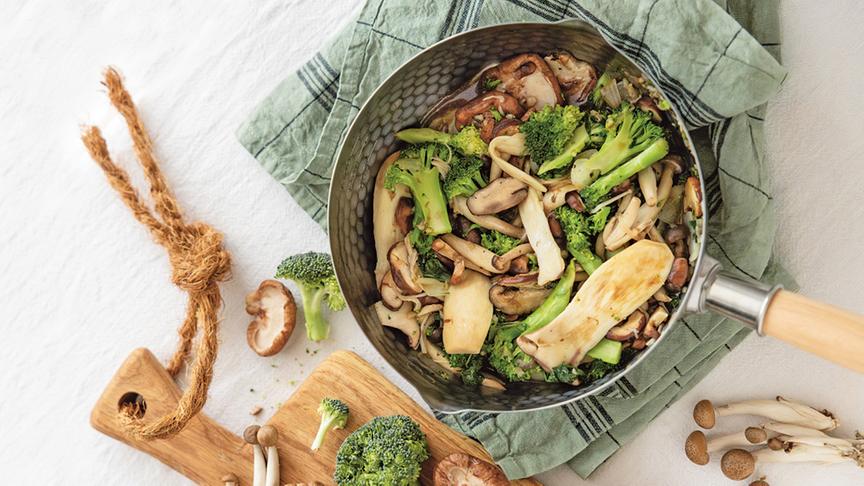 © © DK Verlag / Rezepte: Émilie Franzo Asia-Pilzpfanne mit Pak Choi