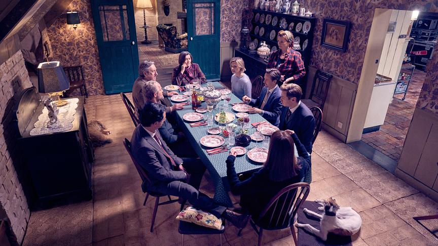 Im Bild: Serkan Kaya (Bernhard), Jürgen Vogel (Jim), Philip Jackson (Lord), Victoria Carling (Lady), Lavinia Wilson (Linda), Svenja Jung (Rebecca), Tom Schilling (Andreas), Annette Frier (Helen), David Kross (David).