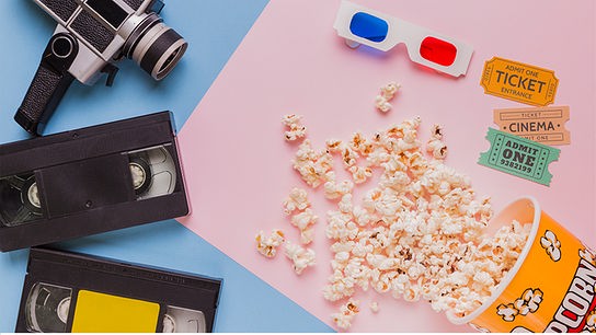 Filmkamera, Videotapes, 3-D Brille, Kinotickets und Popcorn