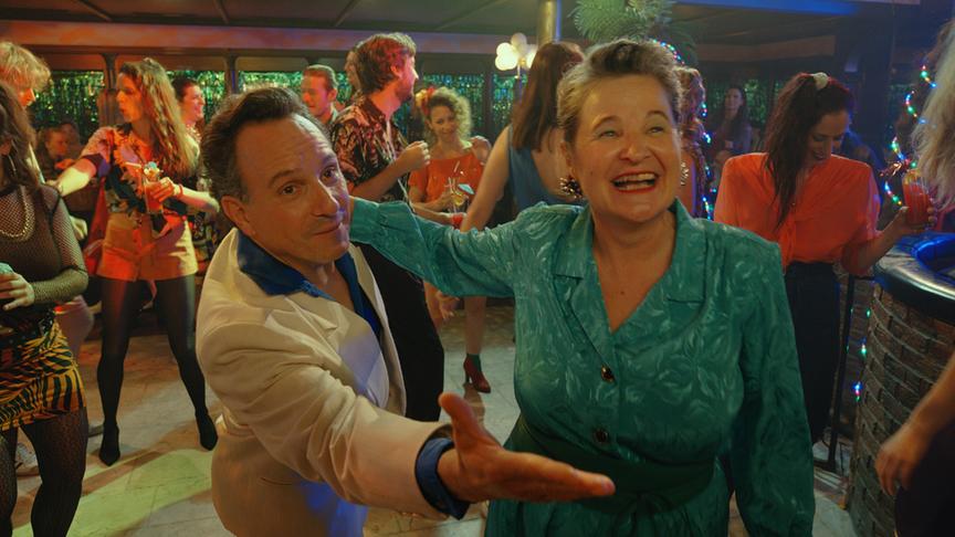 [Teil1] Im Bild: Stefko Hanushevsky (Helfried), Maria Hofstätter (Herta Tschach).