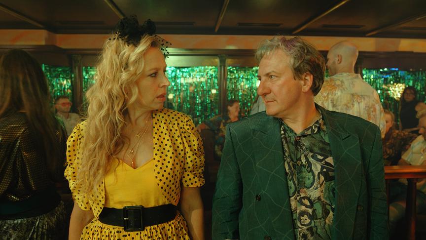 [Teil1] Im Bild: Nina Proll (Elfi Pfeisinger), Robert Palfrader (Gerri Tschach).