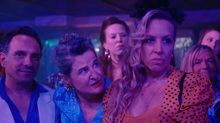 [Teil1] Im Bild: Stefko Hanushevsky (Helfried), Maria Hofstätter (Herta Tschach), Nina Proll (Elfi Pfeisinger).