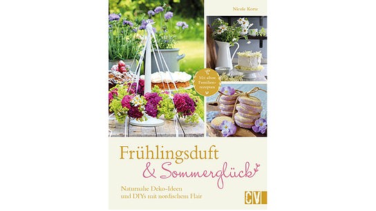 Buchcover von Frühlingsduft & Sommerglück mit verschiedenen Fotos von Gebäck, Kuchen und Blumen.