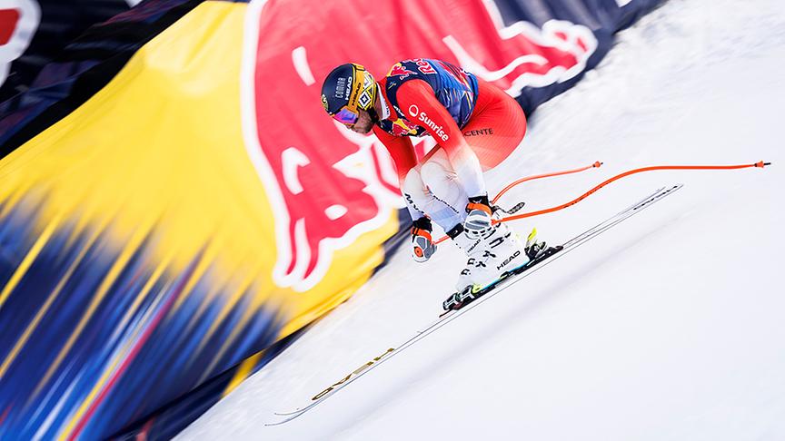 Filmszene aus "Downhill Skiers"